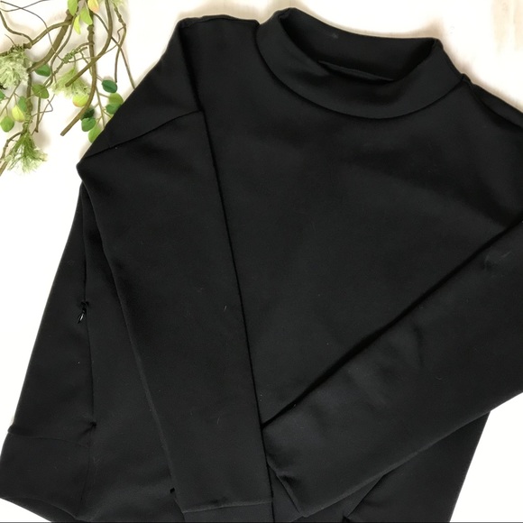 Athleta Tops - Athleta Black Tech Winter Pullover Size XS